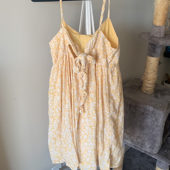 Tie back yello dress from American Eagle - Picture 2 of 2